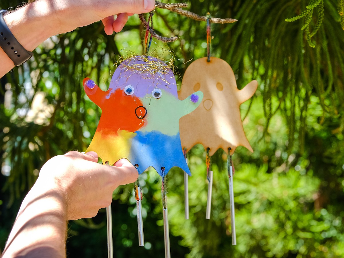 Linden Plays &gt; Making Ghost Wind Chimes