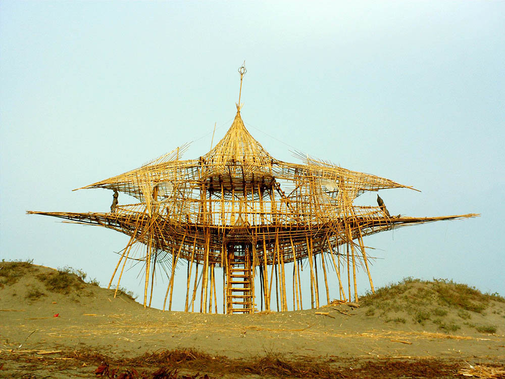 Chrysalis Vessel, Paoay Sandunes, 2014. Courtesy of the artist.