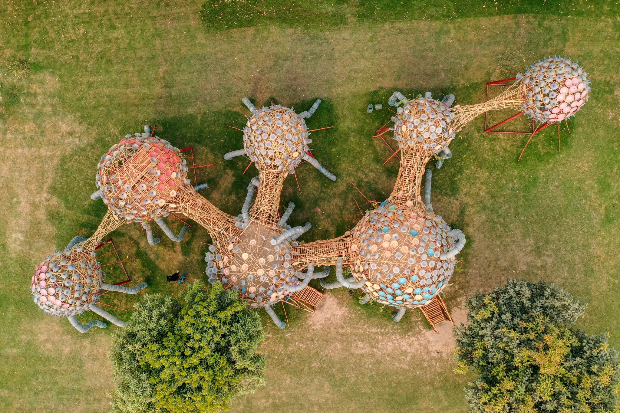 Leeroy New, Mebuyan’s Colony, 2024, Installation with steel, bamboo, plastic, and household items. Courtesy of Lahore Biennale Foundation.