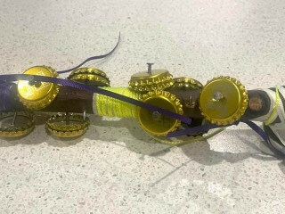On Holidays with Linden > Make a lagerphone